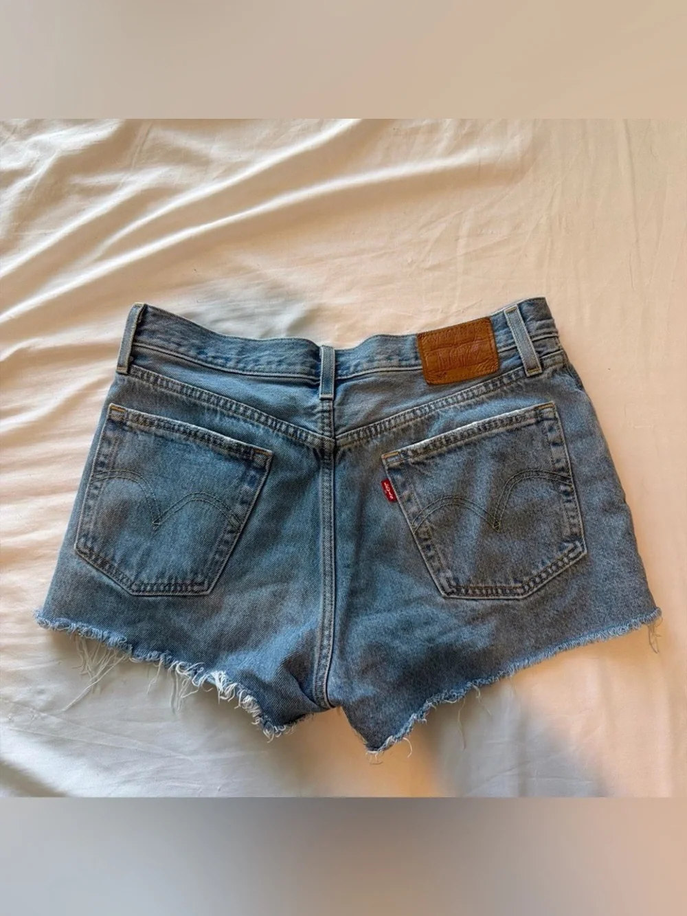 Levi's Mid Wash Shorts